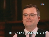 Игорь Горностаев с перстнями и кольцами на пальцах